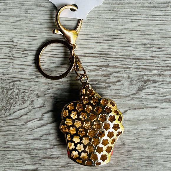 🧁 Cupcake Rainbow Rhinestone Charm Keychain - Picture 5 of 7